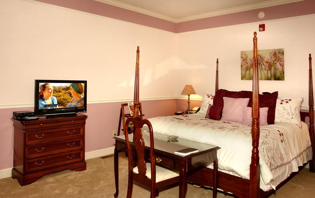 Eight Gables Inn Gatlinburg Δωμάτιο φωτογραφία